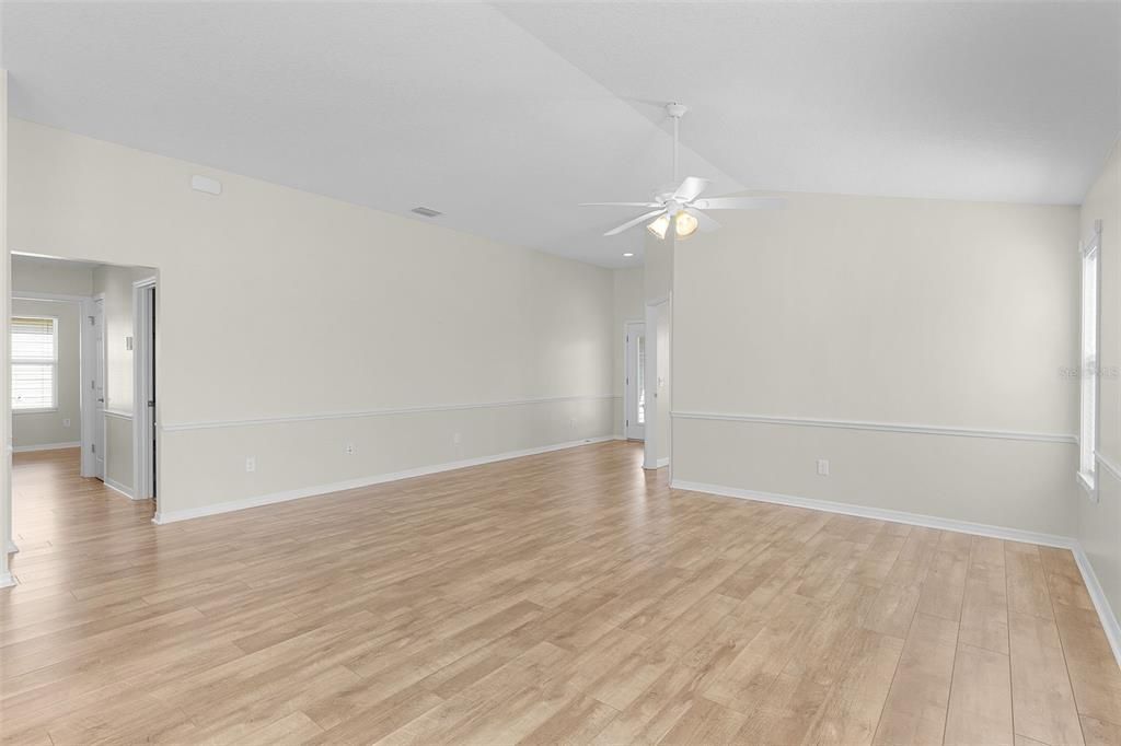 Activo con contrato: $350,000 (3 camas, 2 baños, 1501 Pies cuadrados)