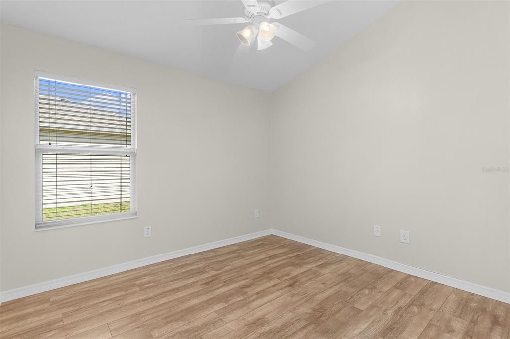 Activo con contrato: $350,000 (3 camas, 2 baños, 1501 Pies cuadrados)