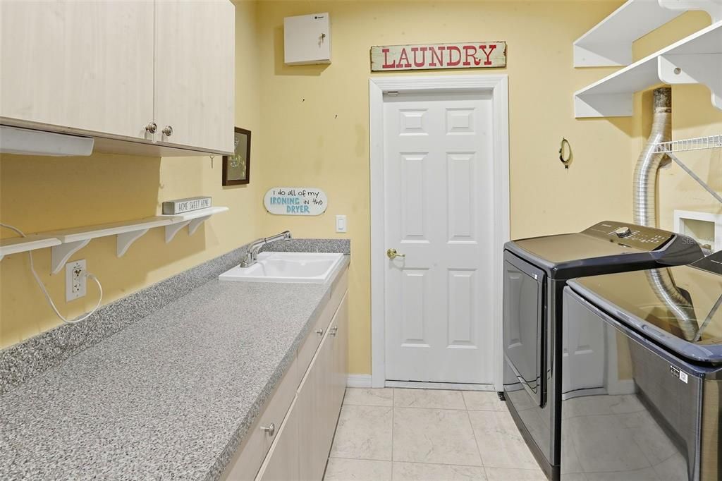 For Sale: $975,000 (5 beds, 3 baths, 3851 Square Feet)