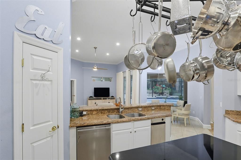 For Sale: $975,000 (5 beds, 3 baths, 3851 Square Feet)