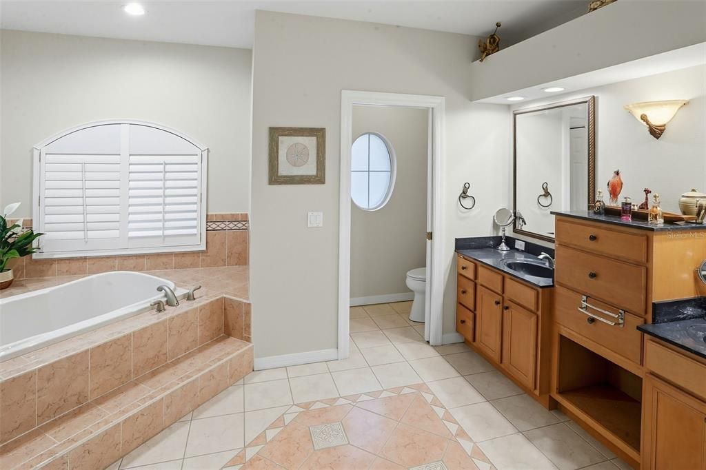 For Sale: $975,000 (5 beds, 3 baths, 3851 Square Feet)