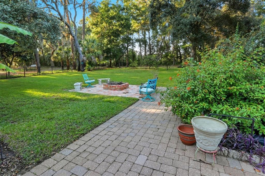 For Sale: $975,000 (5 beds, 3 baths, 3851 Square Feet)