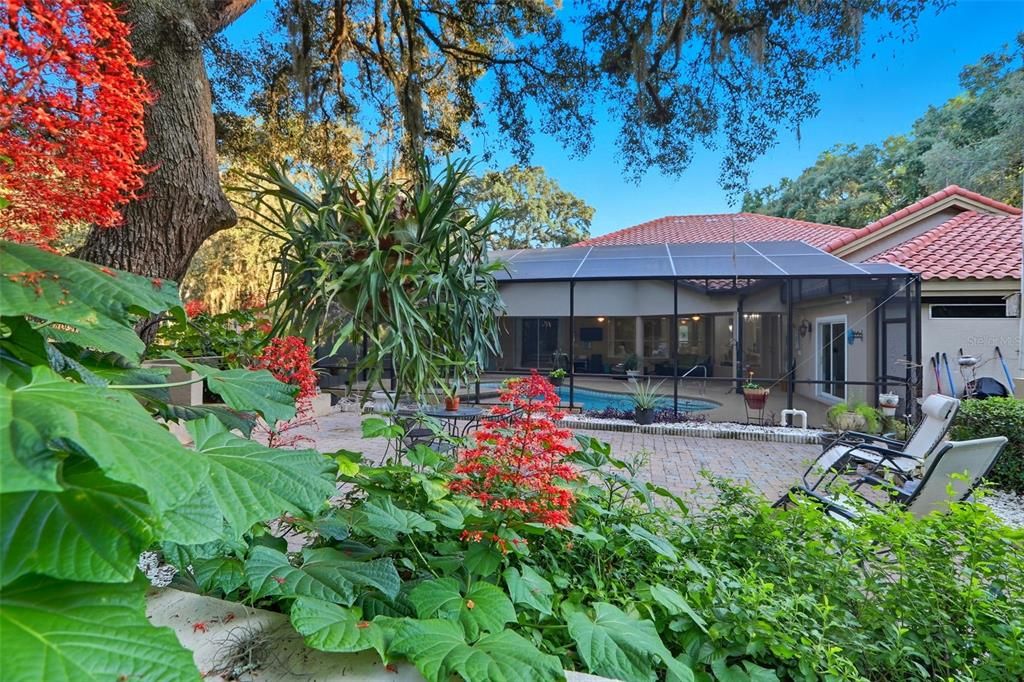 For Sale: $975,000 (5 beds, 3 baths, 3851 Square Feet)