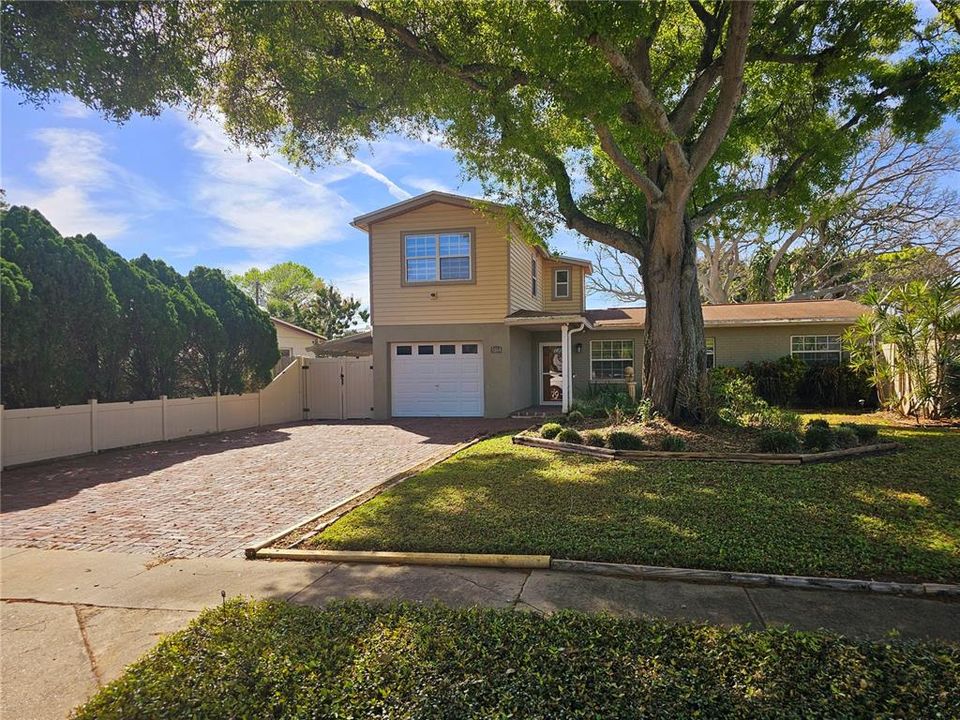 For Sale: $534,000 (4 beds, 2 baths, 1692 Square Feet)