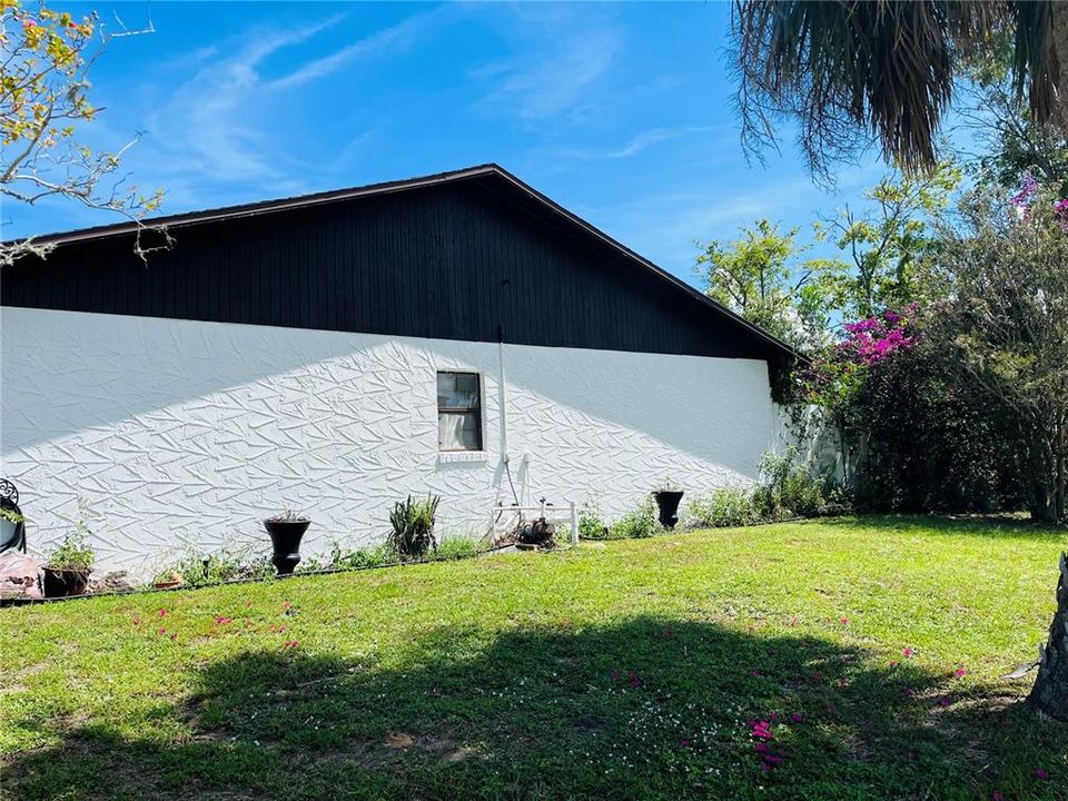 Active With Contract: $289,000 (3 beds, 2 baths, 1735 Square Feet)