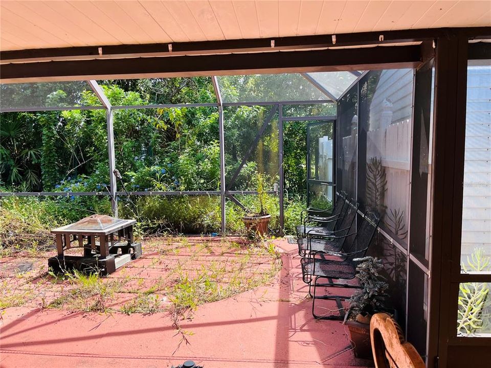 Active With Contract: $289,000 (3 beds, 2 baths, 1735 Square Feet)