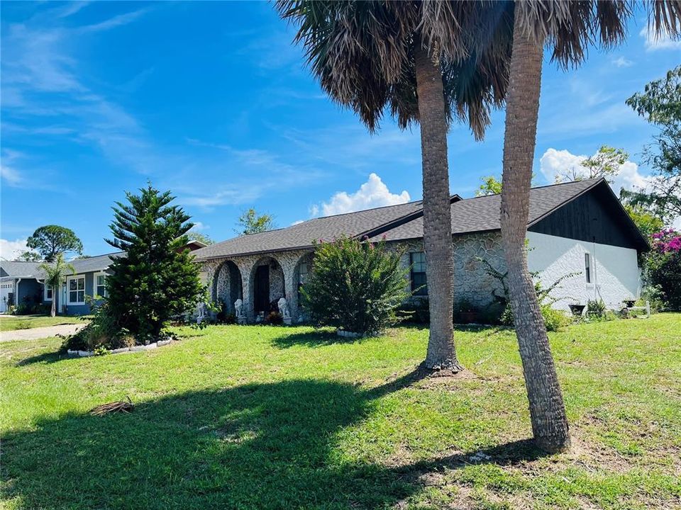 Active With Contract: $289,000 (3 beds, 2 baths, 1735 Square Feet)