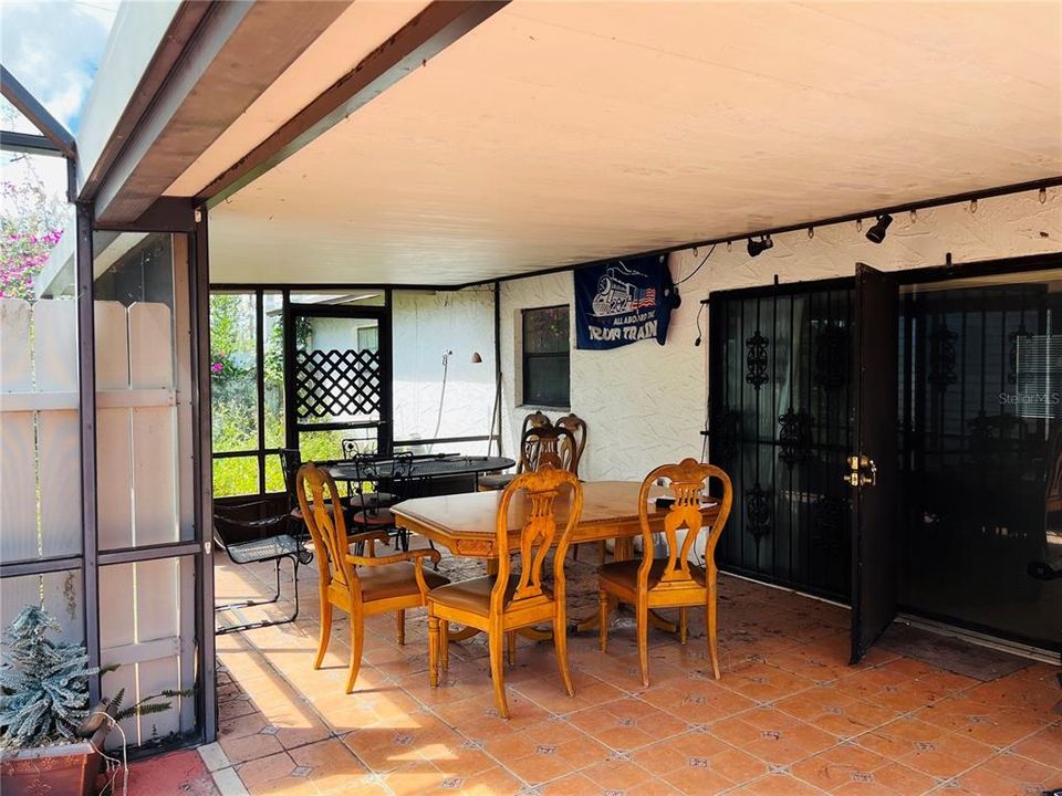 Active With Contract: $289,000 (3 beds, 2 baths, 1735 Square Feet)