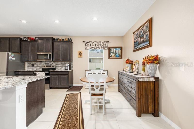 待售: $464,900 (4 贝兹, 3 浴室, 2344 平方英尺)