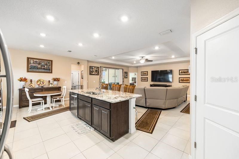 待售: $464,900 (4 贝兹, 3 浴室, 2344 平方英尺)