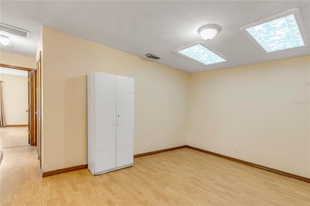 For Sale: $215,000 (2 beds, 2 baths, 1113 Square Feet)