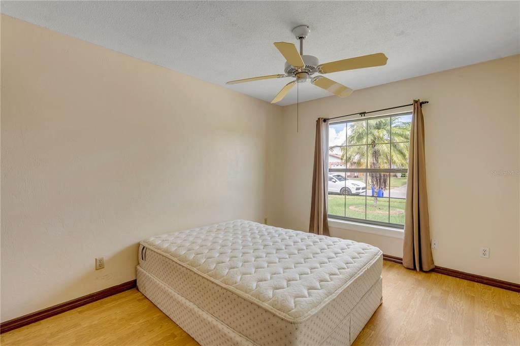 For Sale: $215,000 (2 beds, 2 baths, 1113 Square Feet)