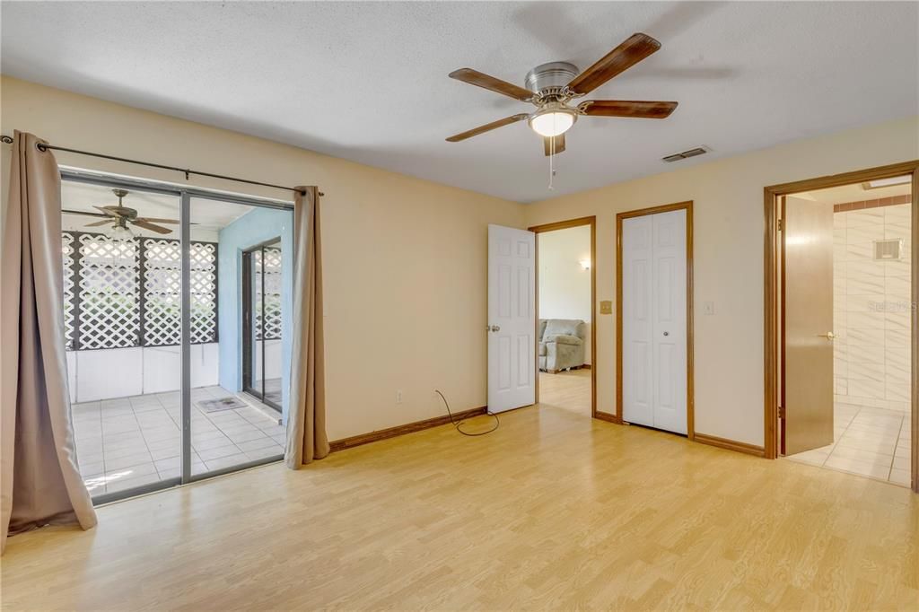 For Sale: $215,000 (2 beds, 2 baths, 1113 Square Feet)