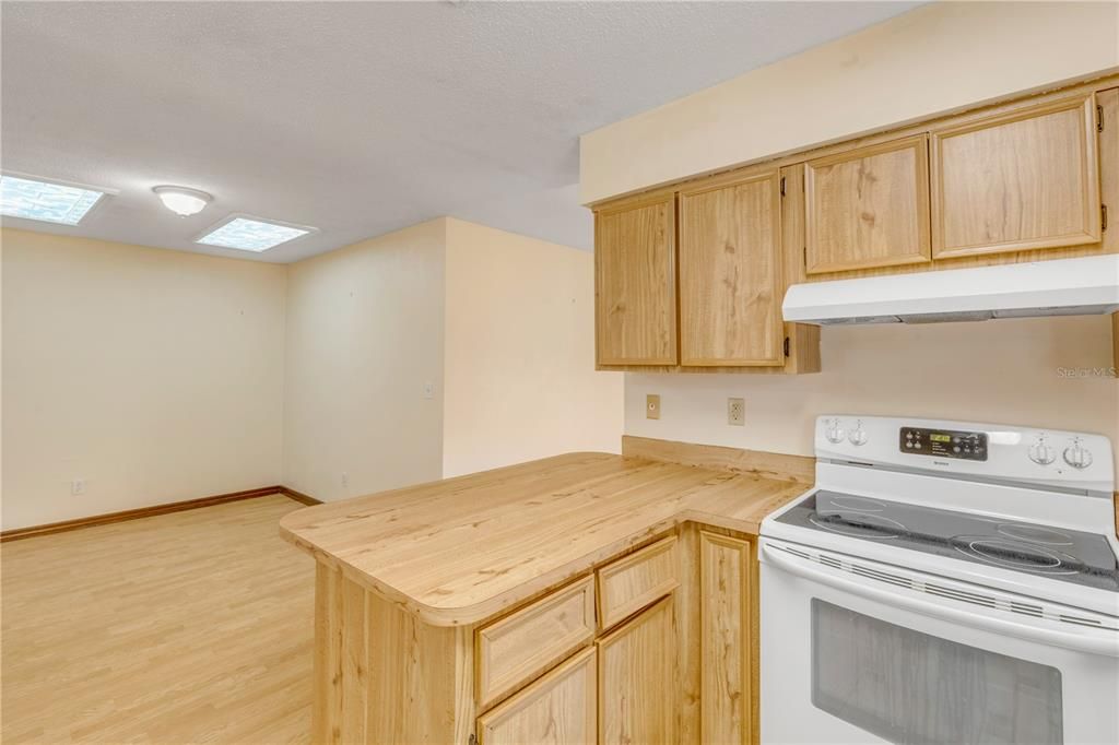 For Sale: $215,000 (2 beds, 2 baths, 1113 Square Feet)