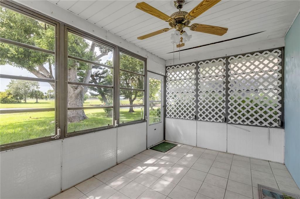 For Sale: $215,000 (2 beds, 2 baths, 1113 Square Feet)