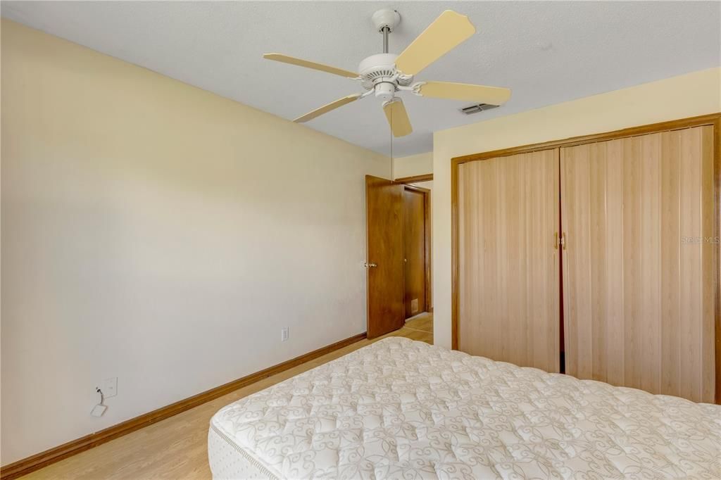 For Sale: $215,000 (2 beds, 2 baths, 1113 Square Feet)