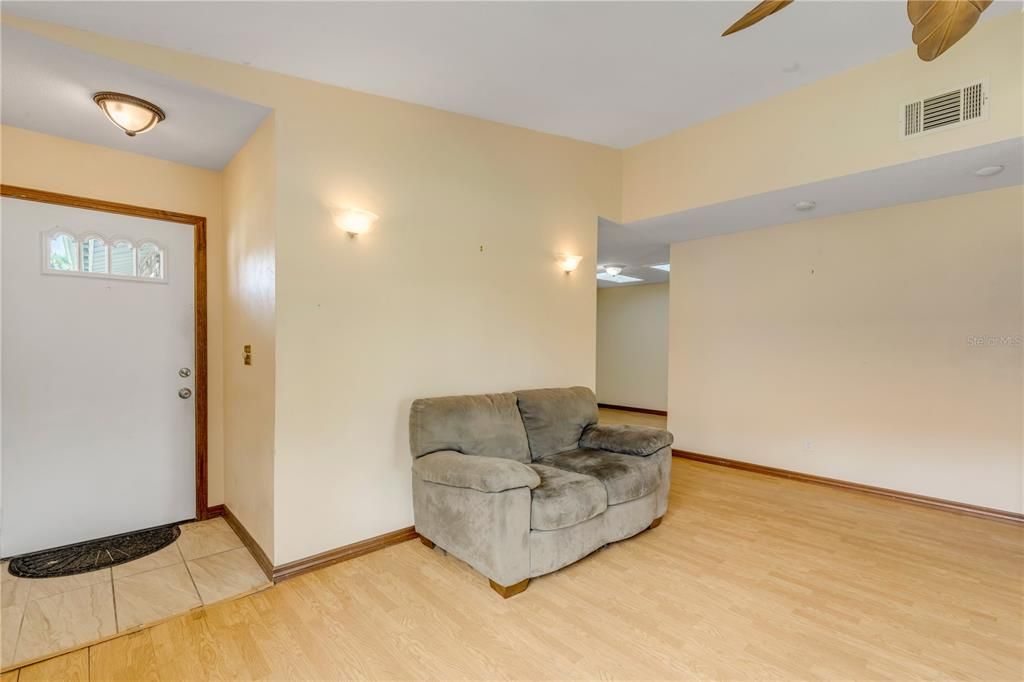 For Sale: $215,000 (2 beds, 2 baths, 1113 Square Feet)