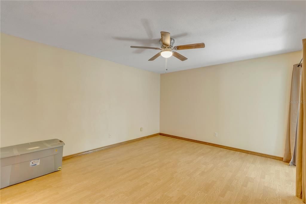 For Sale: $215,000 (2 beds, 2 baths, 1113 Square Feet)