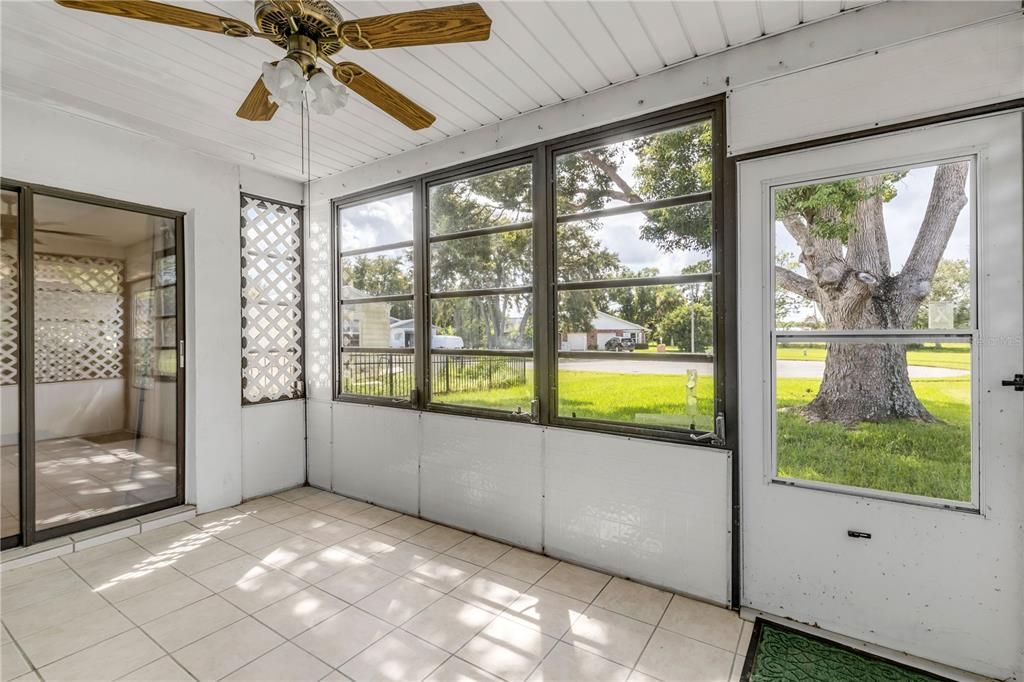 For Sale: $215,000 (2 beds, 2 baths, 1113 Square Feet)