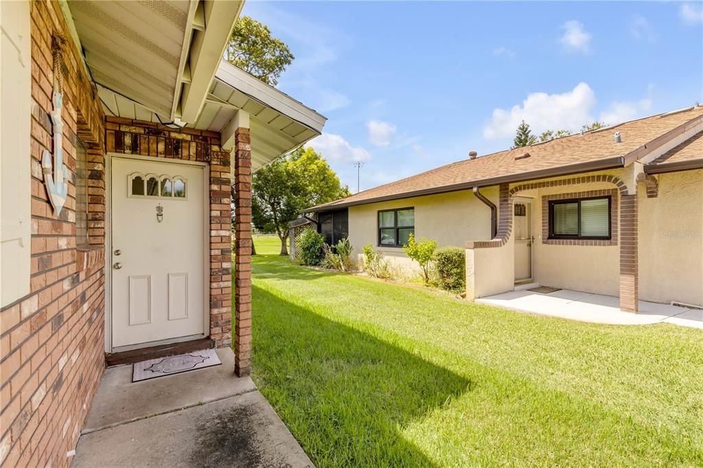 For Sale: $215,000 (2 beds, 2 baths, 1113 Square Feet)