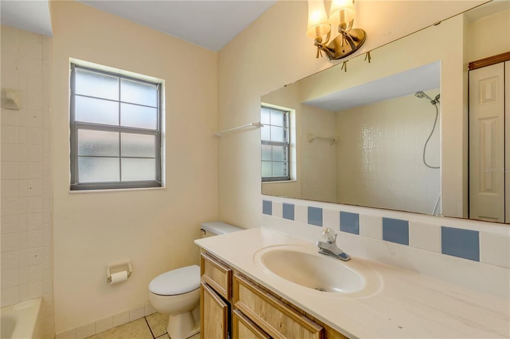 For Sale: $215,000 (2 beds, 2 baths, 1113 Square Feet)