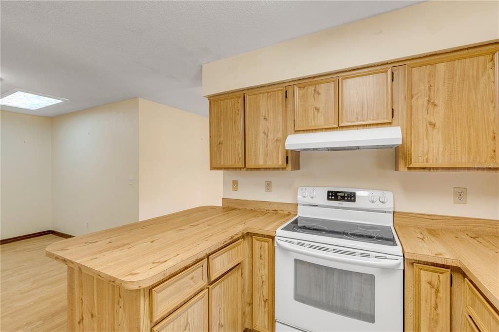 For Sale: $215,000 (2 beds, 2 baths, 1113 Square Feet)