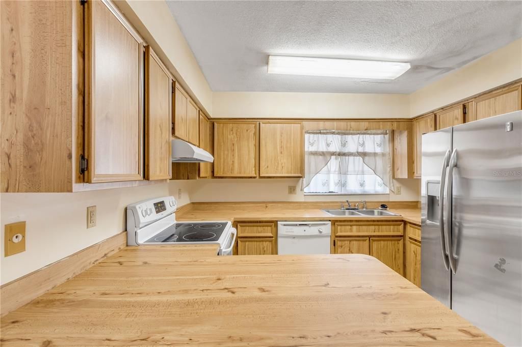 For Sale: $215,000 (2 beds, 2 baths, 1113 Square Feet)