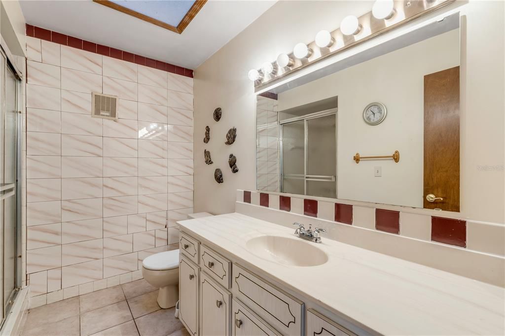 For Sale: $215,000 (2 beds, 2 baths, 1113 Square Feet)