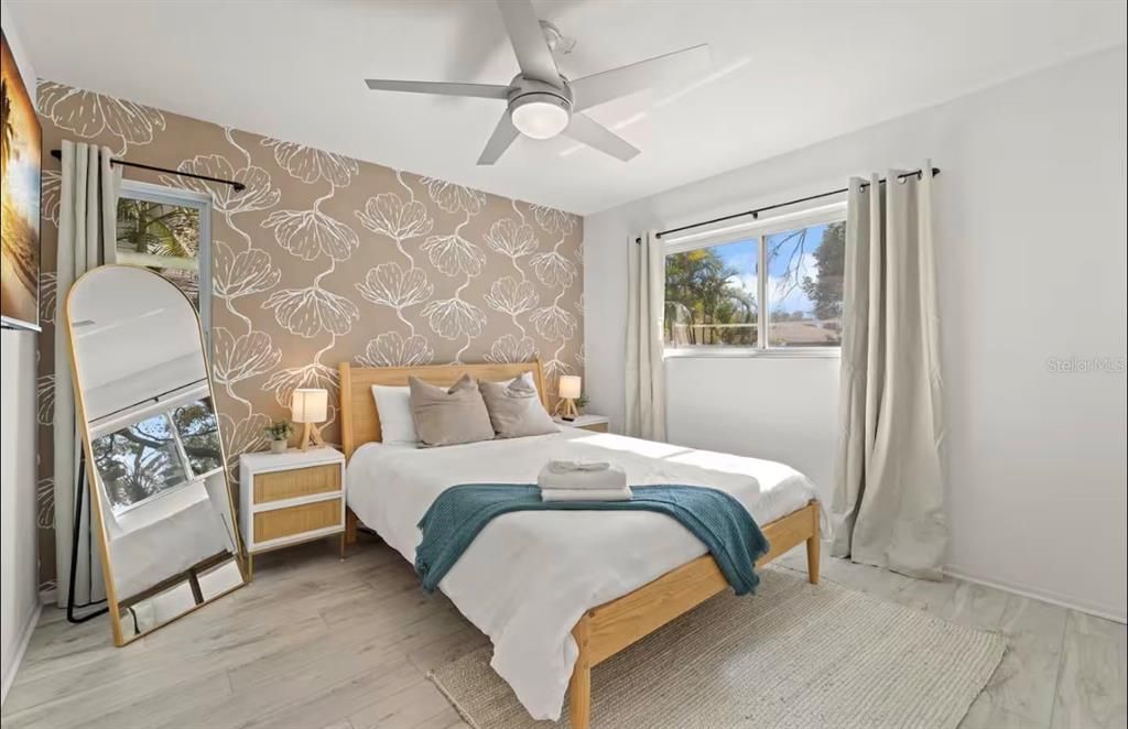 合同活跃: $689,000 (4 贝兹, 2 浴室, 1928 平方英尺)