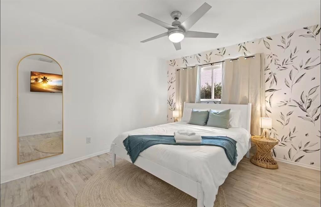 合同活跃: $689,000 (4 贝兹, 2 浴室, 1928 平方英尺)