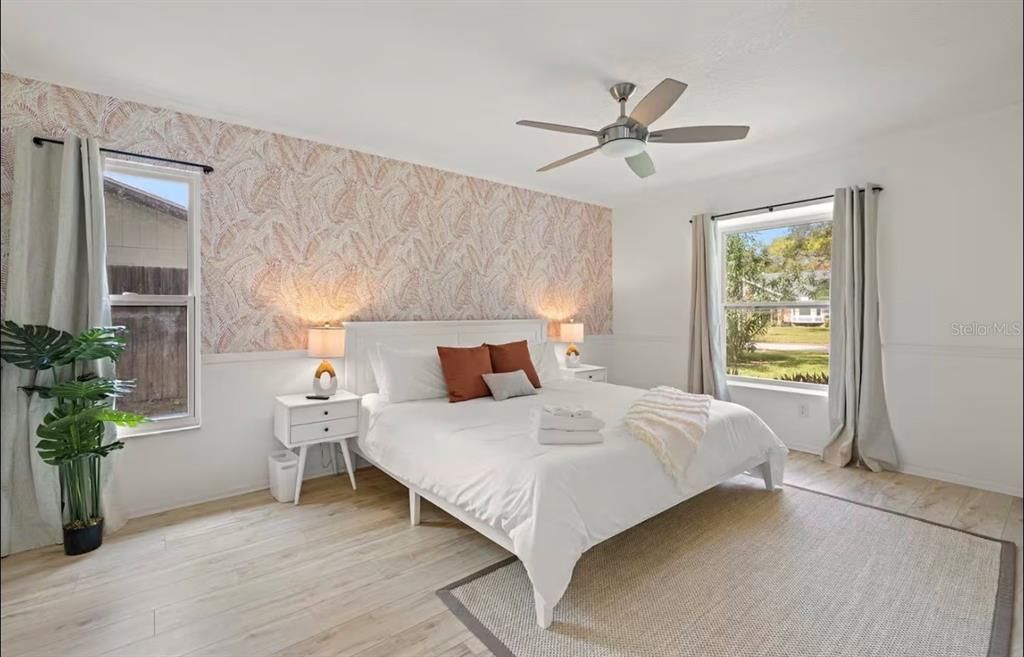 合同活跃: $689,000 (4 贝兹, 2 浴室, 1928 平方英尺)