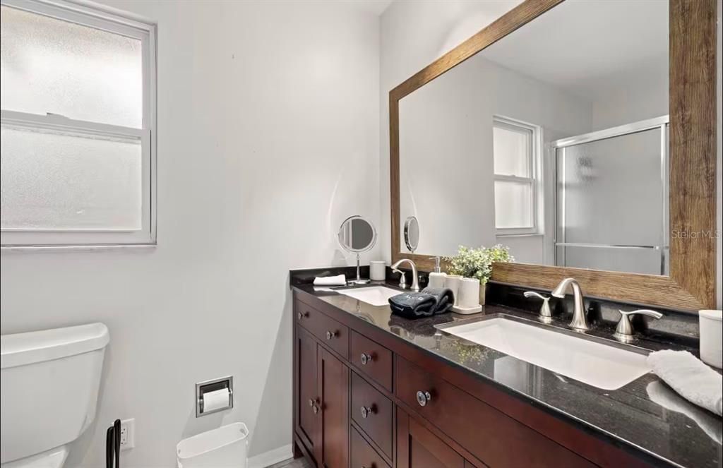 合同活跃: $689,000 (4 贝兹, 2 浴室, 1928 平方英尺)