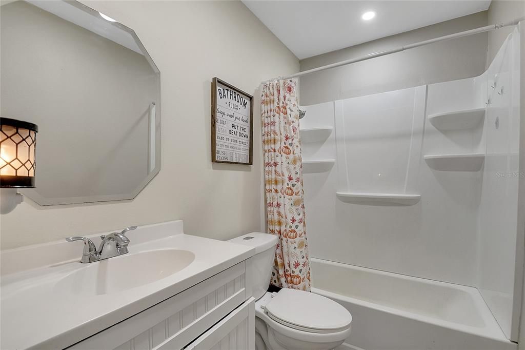 Activo con contrato: $329,000 (3 camas, 1 baños, 1455 Pies cuadrados)