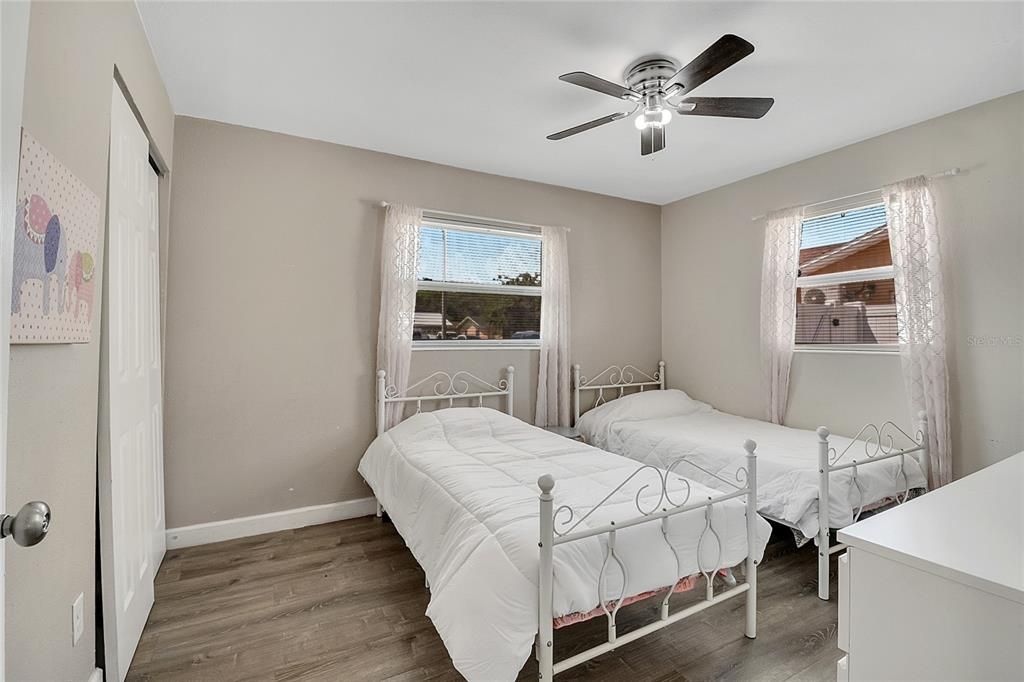 Activo con contrato: $329,000 (3 camas, 1 baños, 1455 Pies cuadrados)