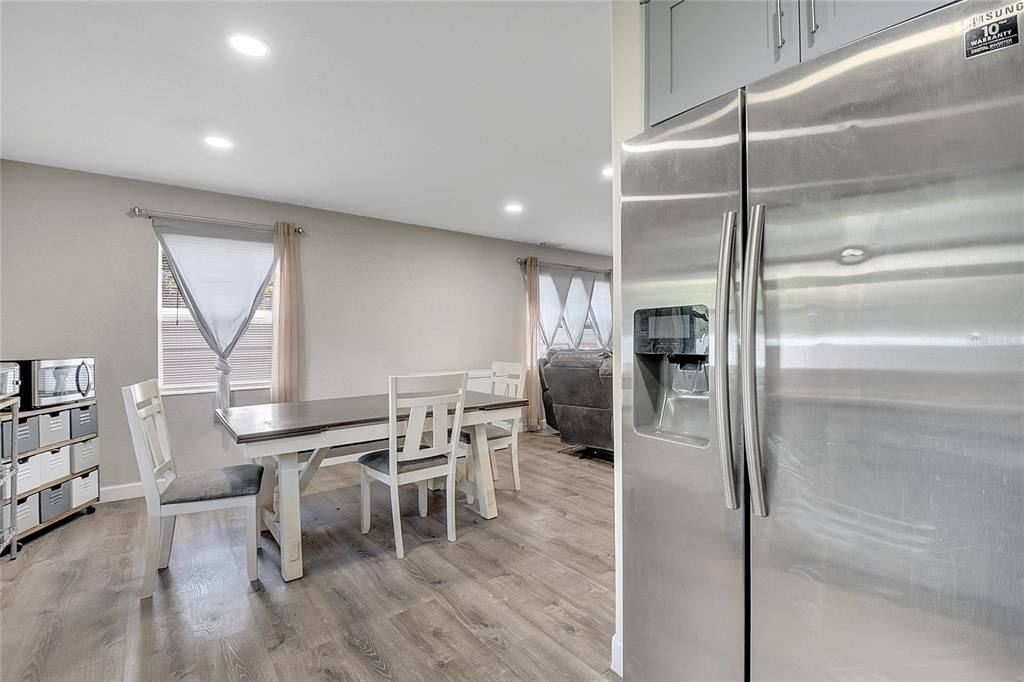 Activo con contrato: $329,000 (3 camas, 1 baños, 1455 Pies cuadrados)