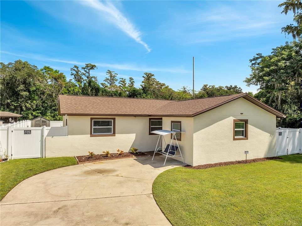 Activo con contrato: $329,000 (3 camas, 1 baños, 1455 Pies cuadrados)