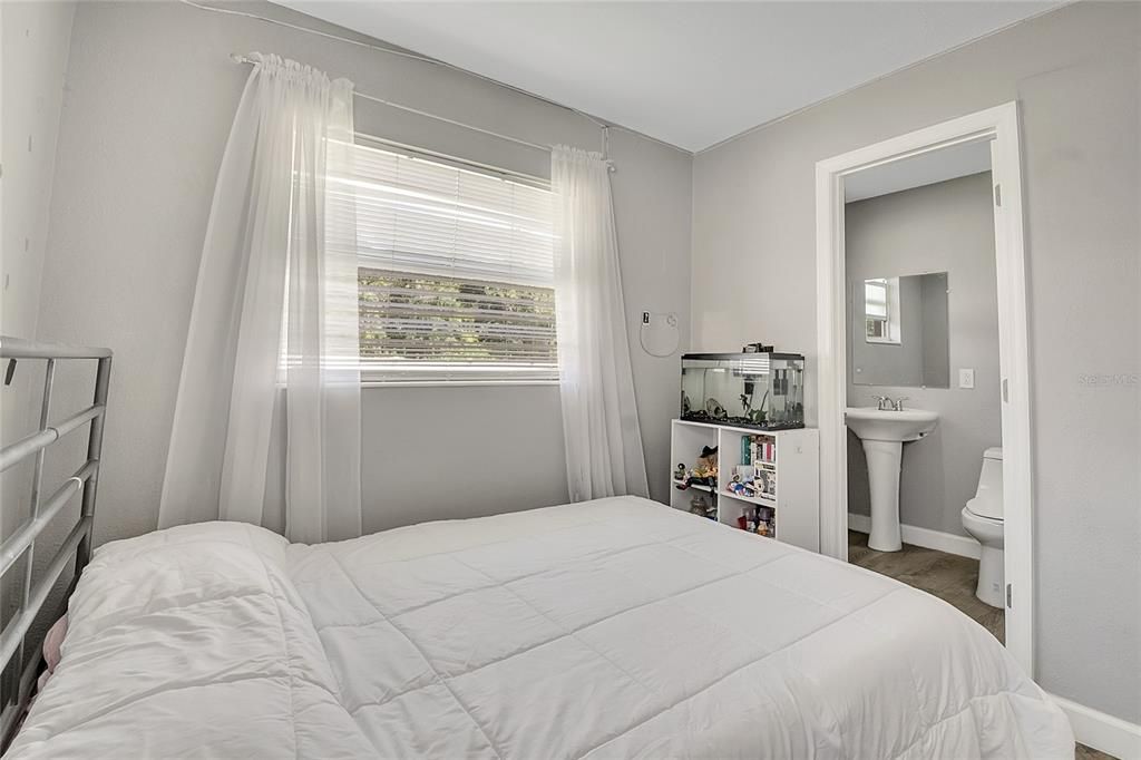 Activo con contrato: $329,000 (3 camas, 1 baños, 1455 Pies cuadrados)