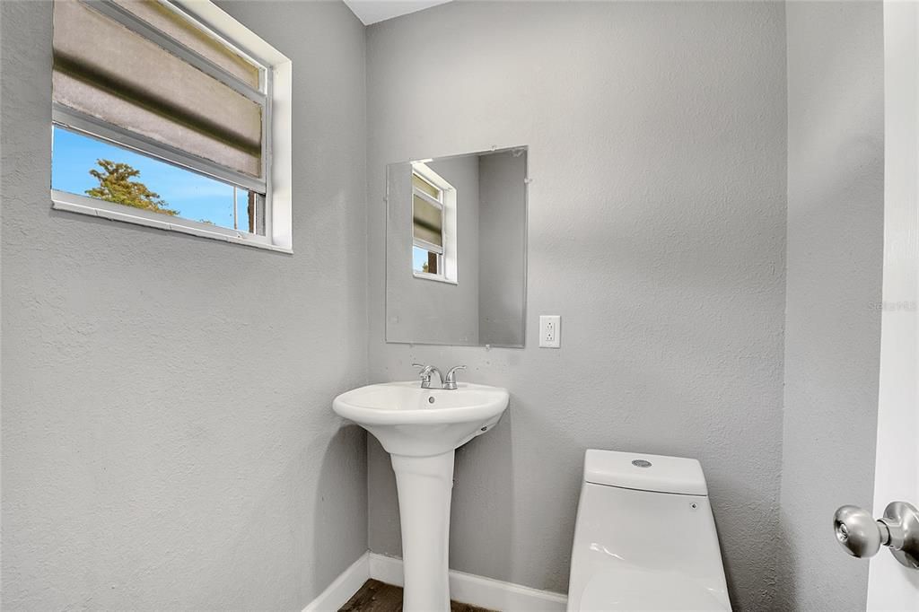 Activo con contrato: $329,000 (3 camas, 1 baños, 1455 Pies cuadrados)