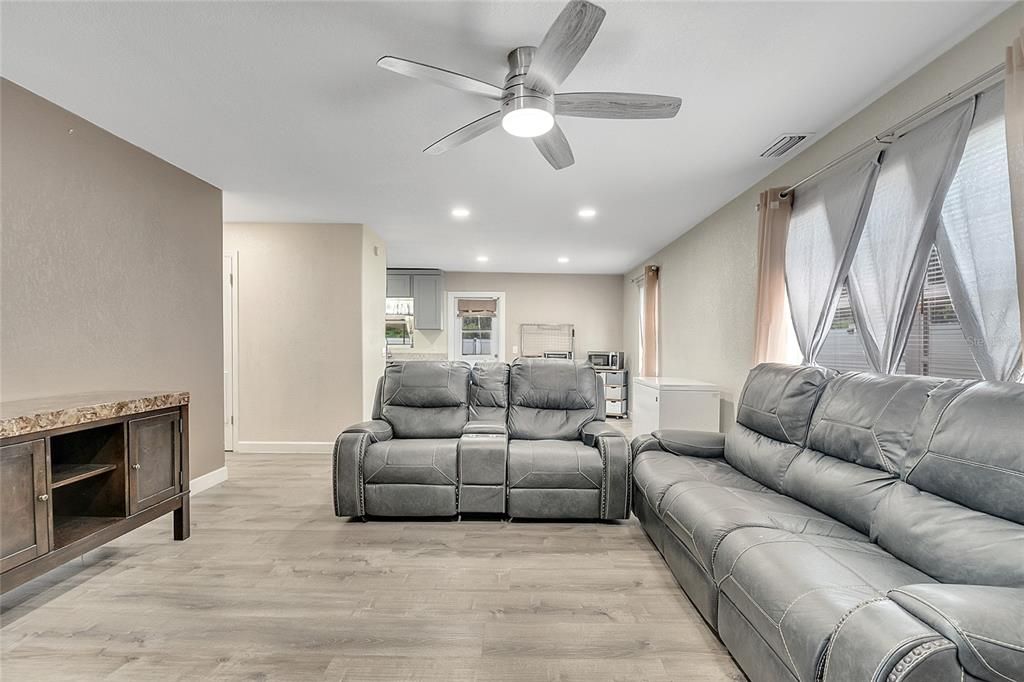 Activo con contrato: $329,000 (3 camas, 1 baños, 1455 Pies cuadrados)