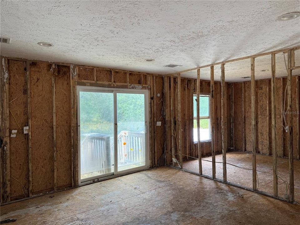 For Sale: $55,000 (3 beds, 2 baths, 1296 Square Feet)