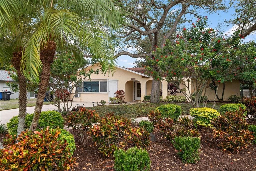 Active With Contract: $408,000 (3 beds, 2 baths, 1681 Square Feet)