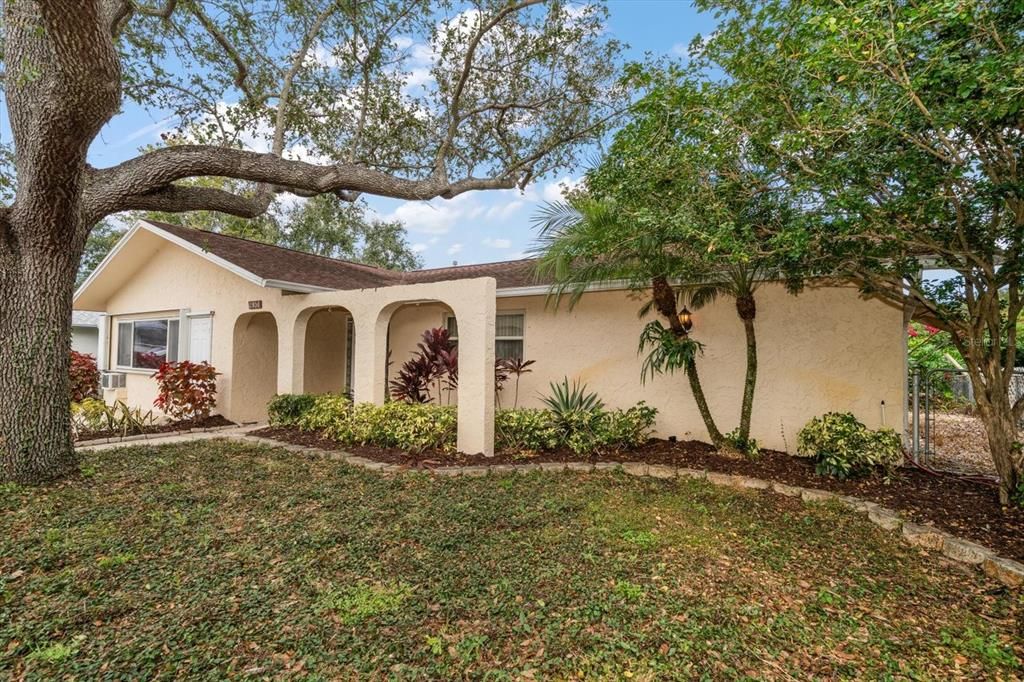 Active With Contract: $408,000 (3 beds, 2 baths, 1681 Square Feet)