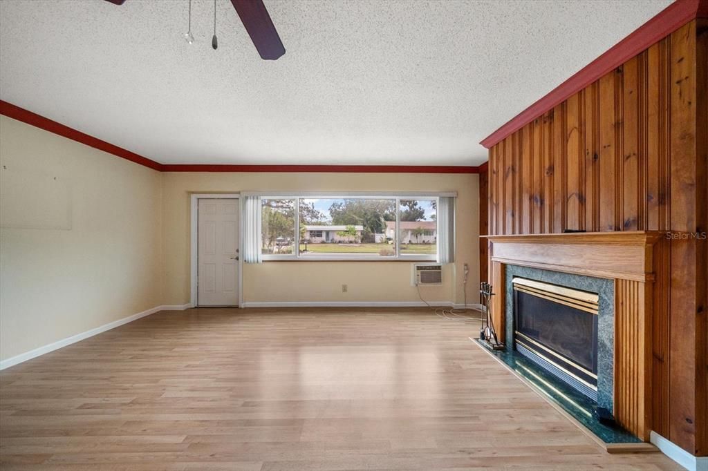 Active With Contract: $408,000 (3 beds, 2 baths, 1681 Square Feet)