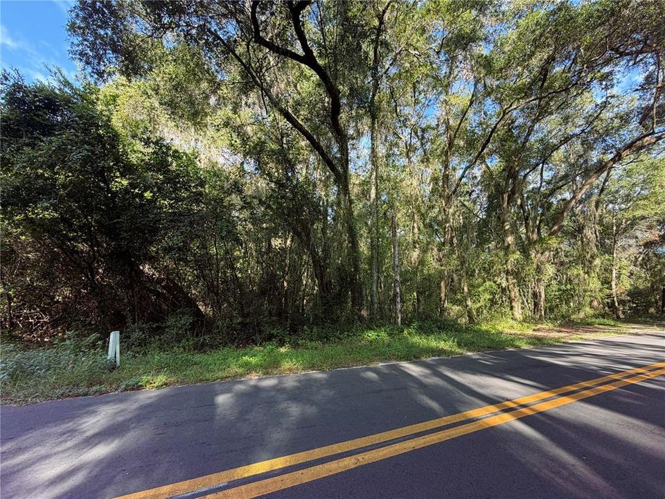 На продажу: $400,000 (3.80 acres)