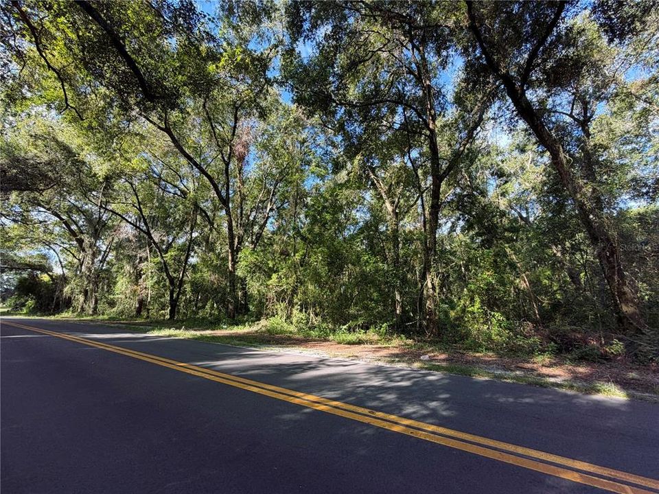 На продажу: $400,000 (3.80 acres)