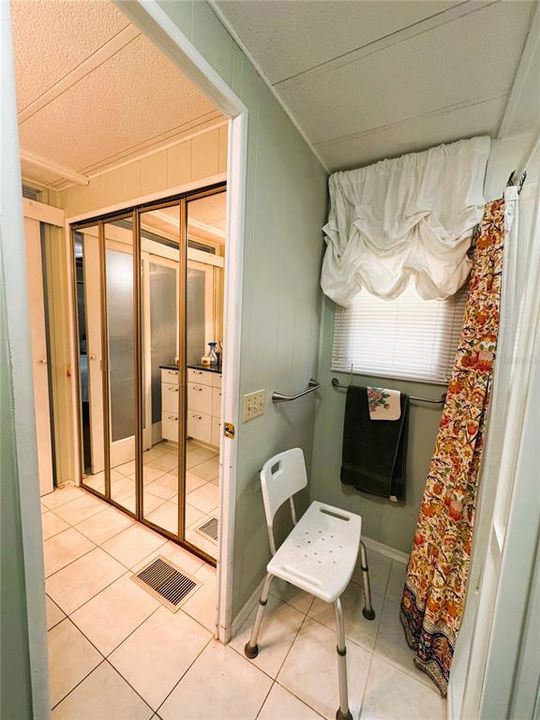 待售: $239,000 (3 贝兹, 2 浴室, 1936 平方英尺)