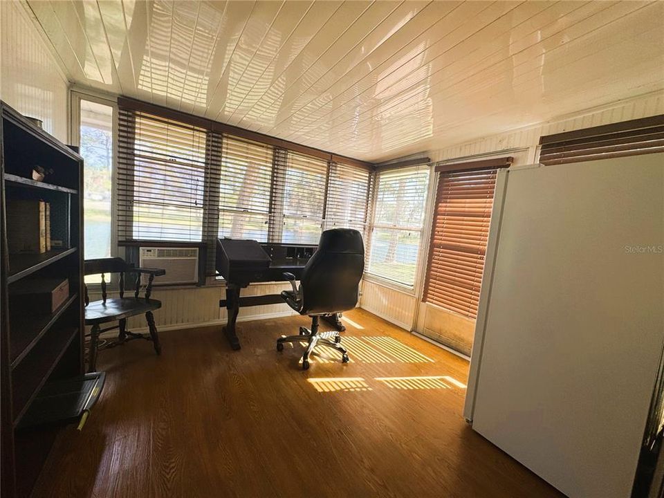 待售: $239,000 (3 贝兹, 2 浴室, 1936 平方英尺)