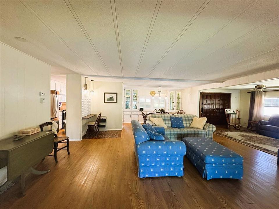 待售: $239,000 (3 贝兹, 2 浴室, 1936 平方英尺)