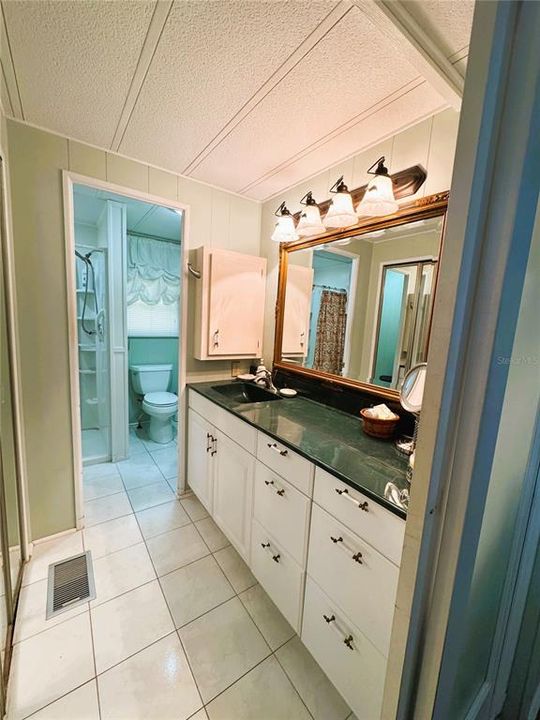 待售: $239,000 (3 贝兹, 2 浴室, 1936 平方英尺)