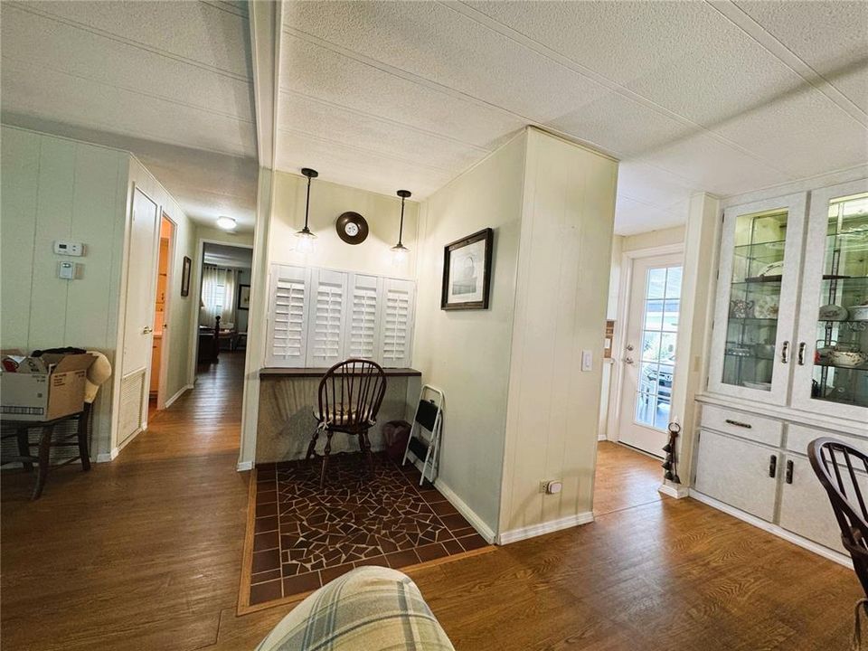 待售: $239,000 (3 贝兹, 2 浴室, 1936 平方英尺)